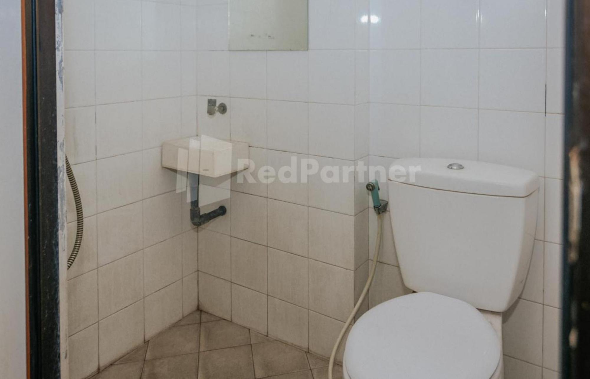 מלון ג'קרטה De Lugano Scbd Syariah Mitra Reddoorz מראה חיצוני תמונה